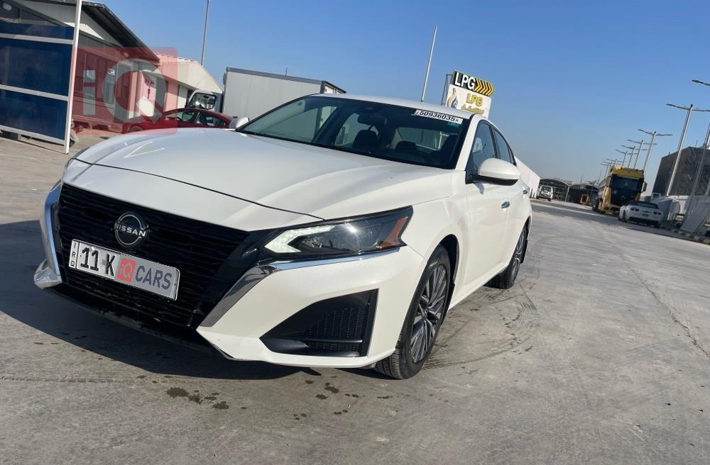 نيسان ألتيما